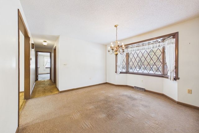 16 Sesame Dr, Chicopee, MA 01020