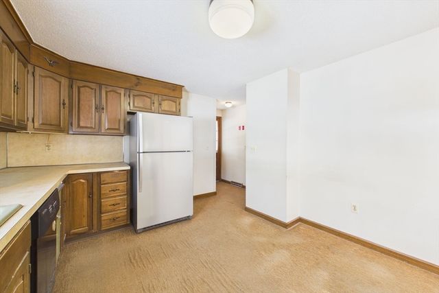 16 Sesame Dr, Chicopee, MA 01020