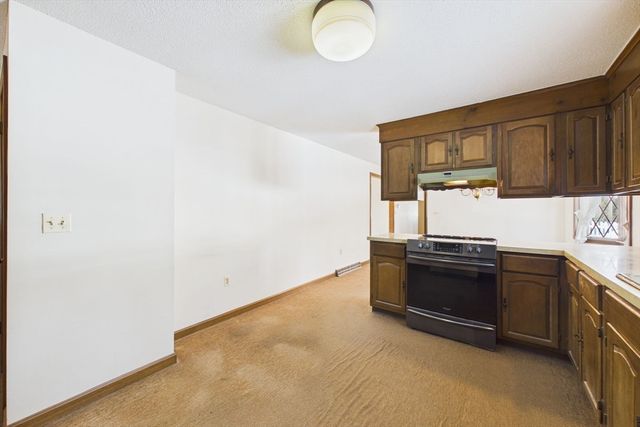 16 Sesame Dr, Chicopee, MA 01020