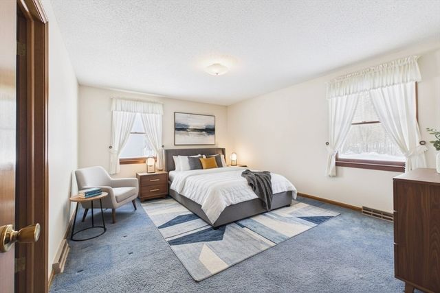 16 Sesame Dr, Chicopee, MA 01020