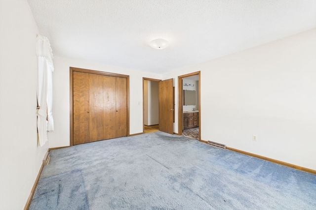 16 Sesame Dr, Chicopee, MA 01020