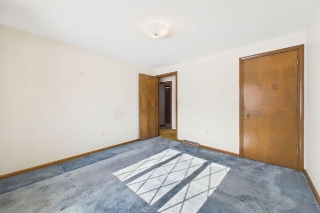 16 Sesame Dr, Chicopee, MA 01020