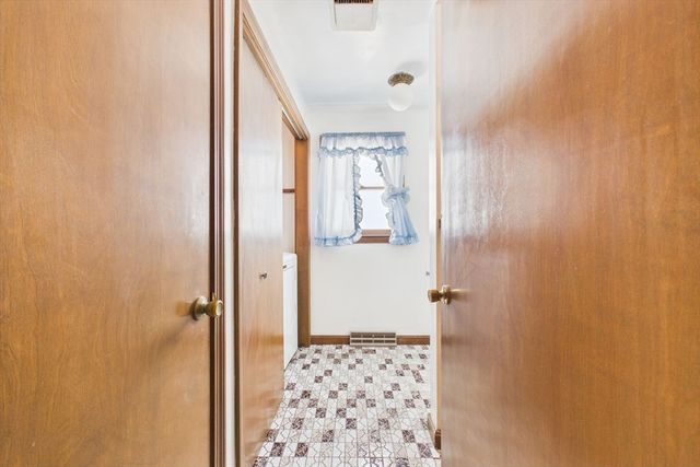 16 Sesame Dr, Chicopee, MA 01020