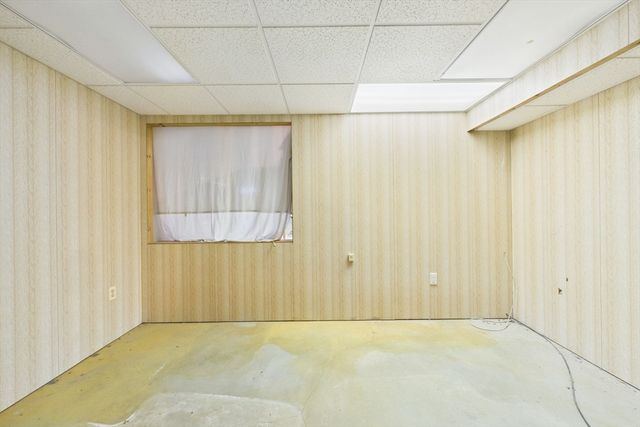 16 Sesame Dr, Chicopee, MA 01020