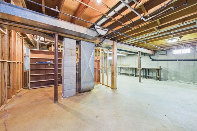 16 Sesame Dr, Chicopee, MA 01020