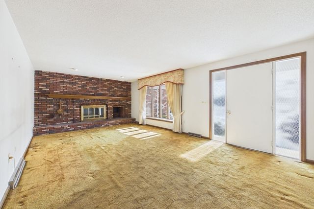 16 Sesame Dr, Chicopee, MA 01020