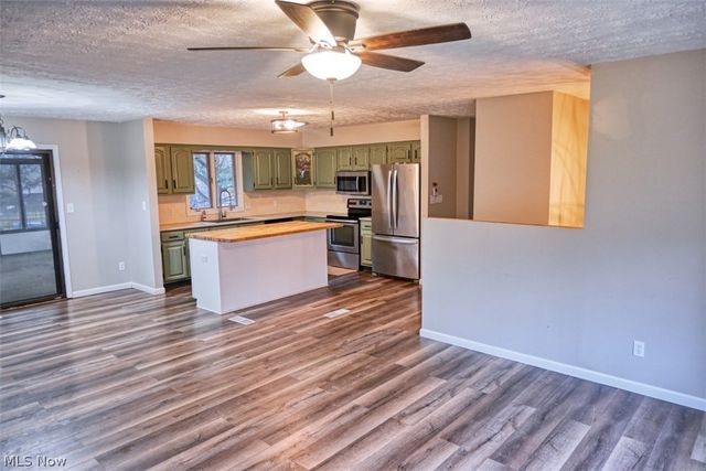 11371 Sagebrush Avenue NE, Uniontown, OH 44685