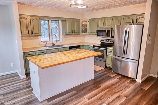 11371 Sagebrush Avenue NE, Uniontown, OH 44685