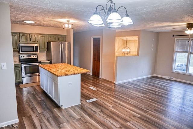 11371 Sagebrush Avenue NE, Uniontown, OH 44685