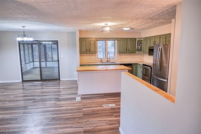 11371 Sagebrush Avenue NE, Uniontown, OH 44685