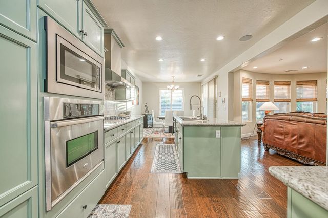 10509 N Sierra Vista Avenue, Fresno, CA 93730