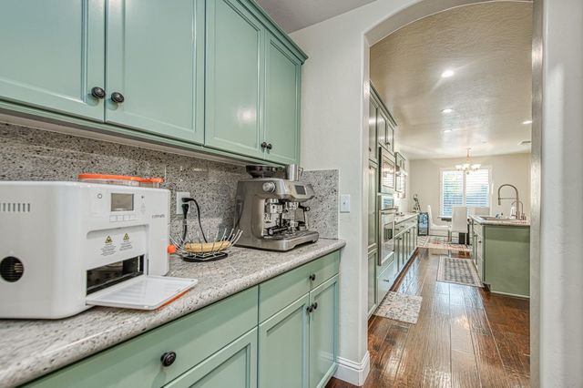 10509 N Sierra Vista Avenue, Fresno, CA 93730