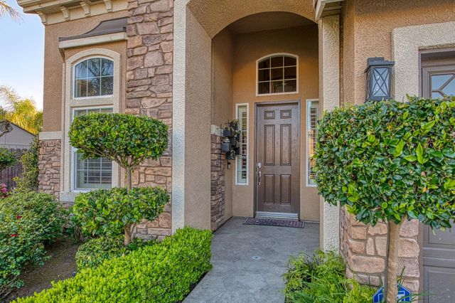 10509 N Sierra Vista Avenue, Fresno, CA 93730