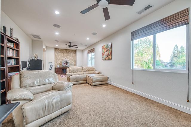 10509 N Sierra Vista Avenue, Fresno, CA 93730