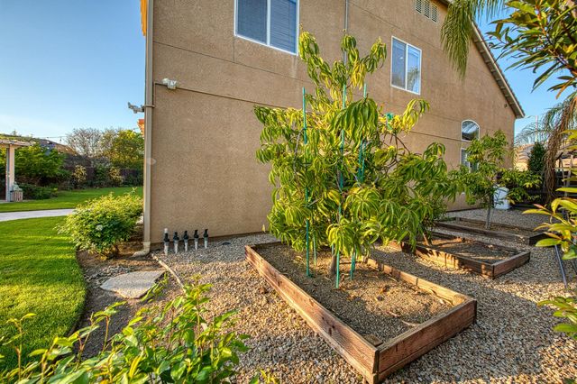 10509 N Sierra Vista Avenue, Fresno, CA 93730