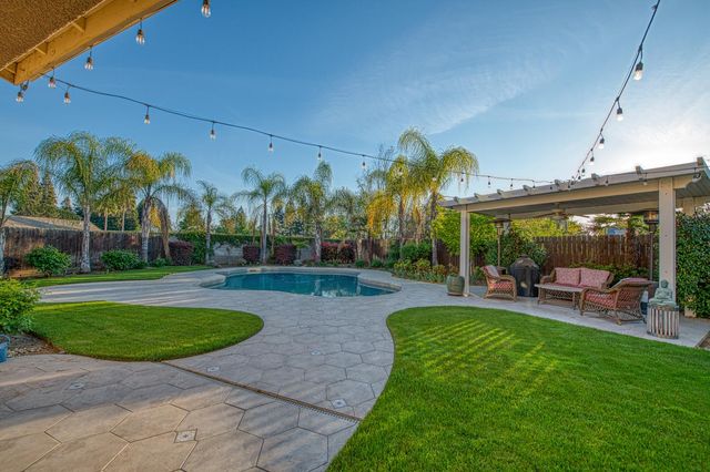 10509 N Sierra Vista Avenue, Fresno, CA 93730