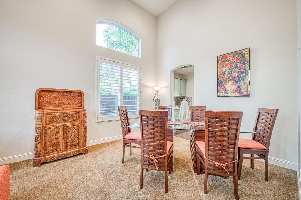 Image 11 of property listing at 10509 N Sierra Vista Avenue, Fresno, CA 93730