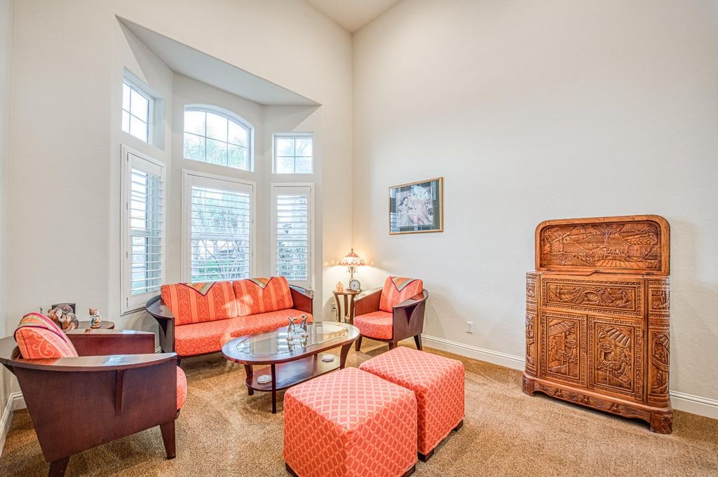 Image 12 of property listing at 10509 N Sierra Vista Avenue, Fresno, CA 93730