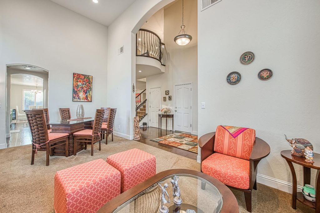 Image 13 of property listing at 10509 N Sierra Vista Avenue, Fresno, CA 93730