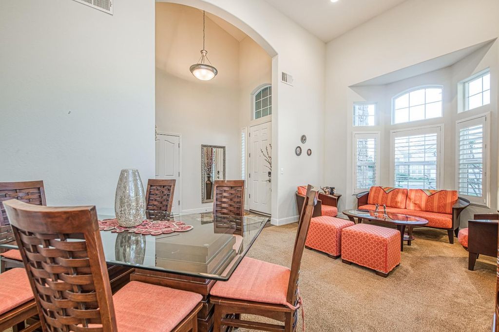 Image 15 of property listing at 10509 N Sierra Vista Avenue, Fresno, CA 93730