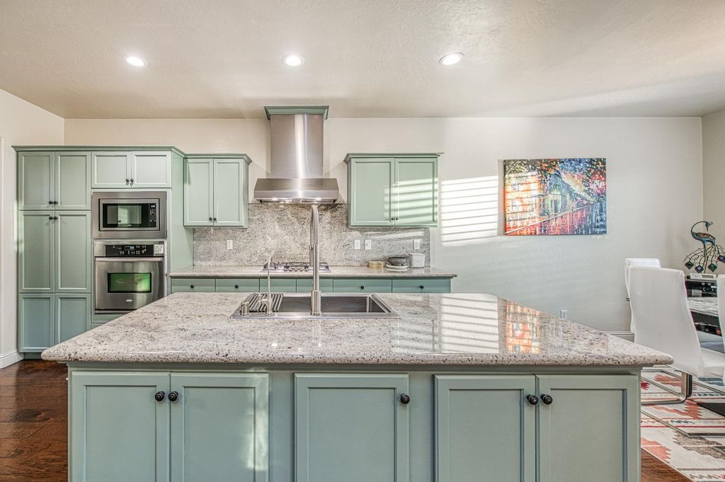 Image 19 of property listing at 10509 N Sierra Vista Avenue, Fresno, CA 93730