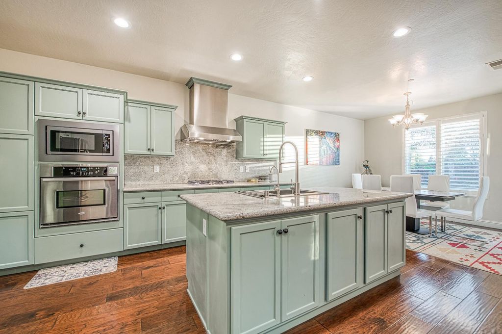 Image 20 of property listing at 10509 N Sierra Vista Avenue, Fresno, CA 93730