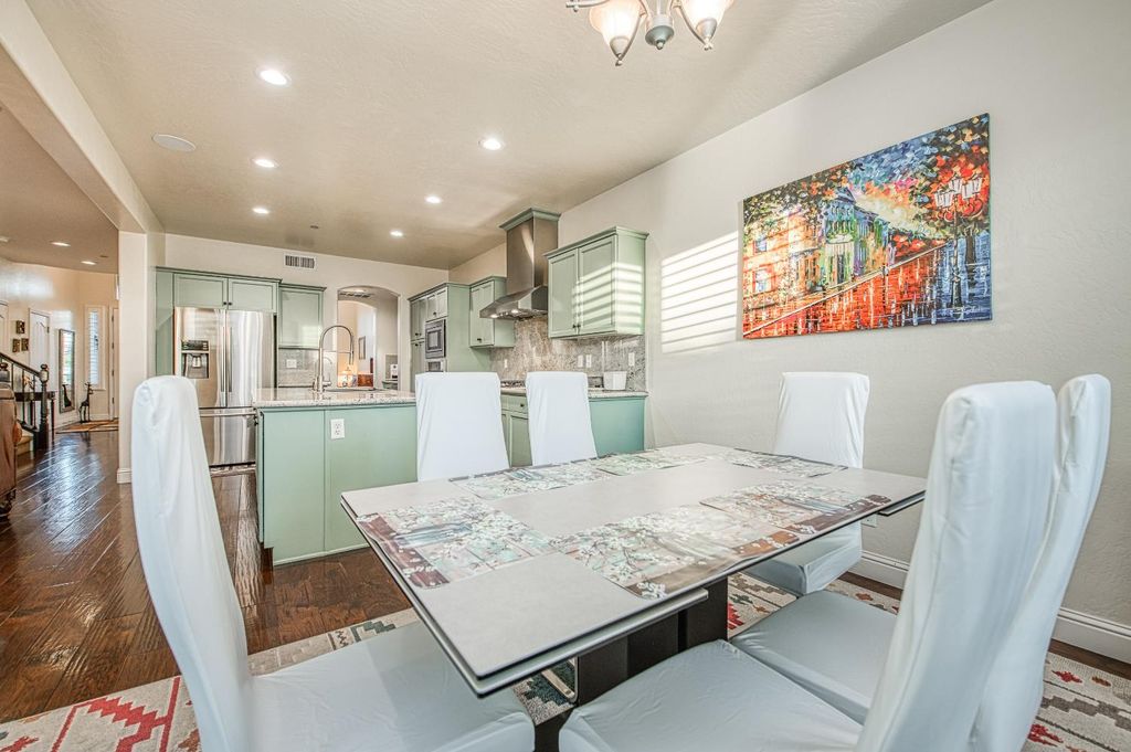 Image 24 of property listing at 10509 N Sierra Vista Avenue, Fresno, CA 93730