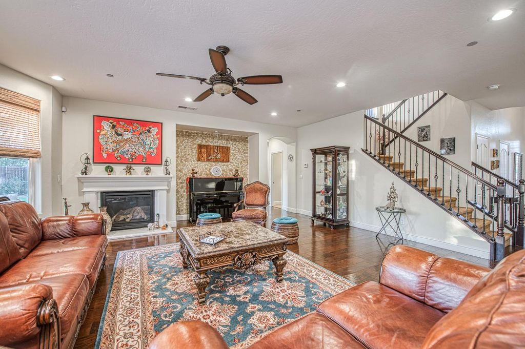 Image 26 of property listing at 10509 N Sierra Vista Avenue, Fresno, CA 93730