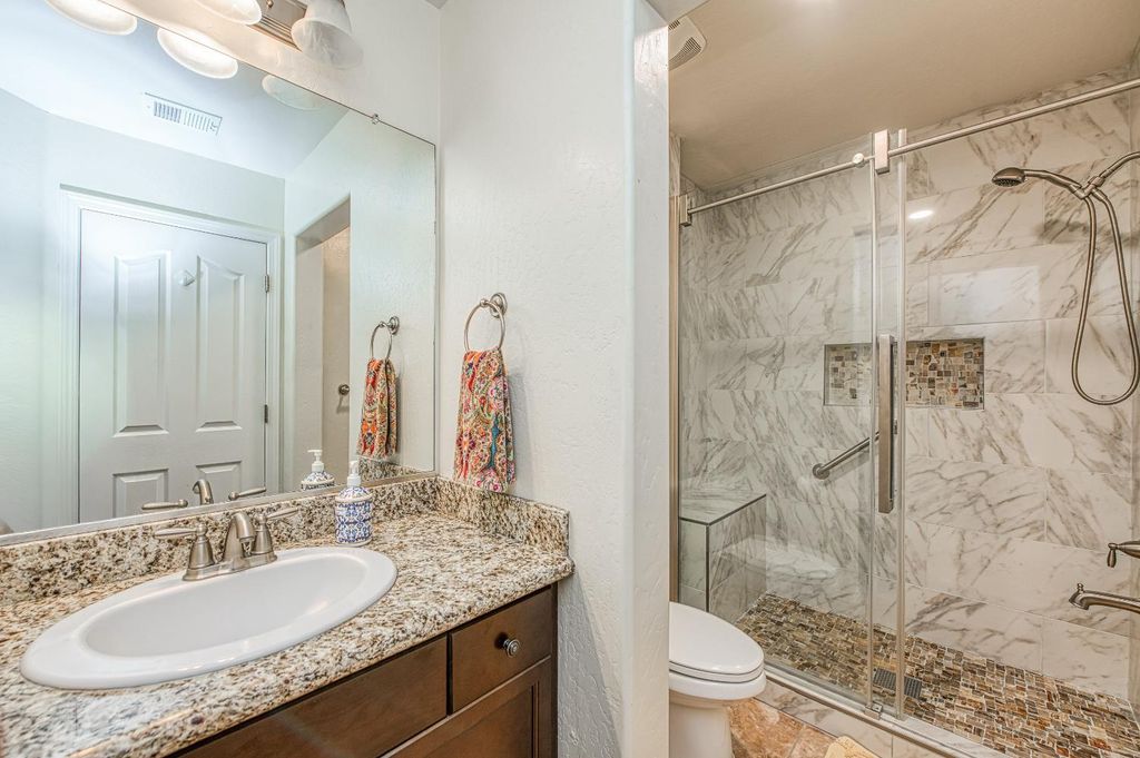 Image 31 of property listing at 10509 N Sierra Vista Avenue, Fresno, CA 93730