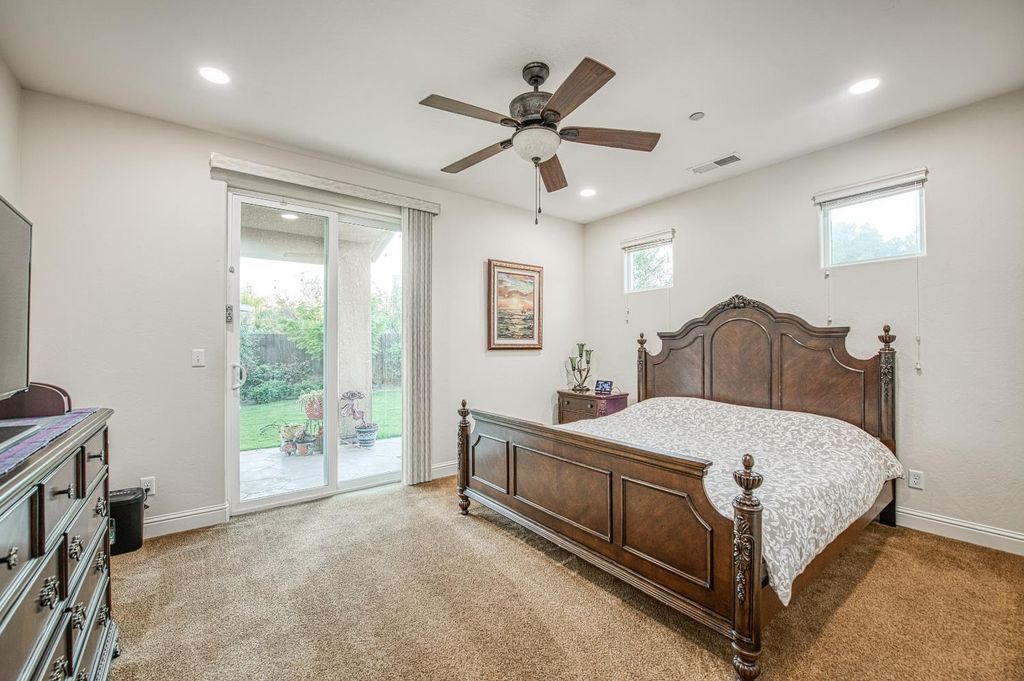 Image 33 of property listing at 10509 N Sierra Vista Avenue, Fresno, CA 93730