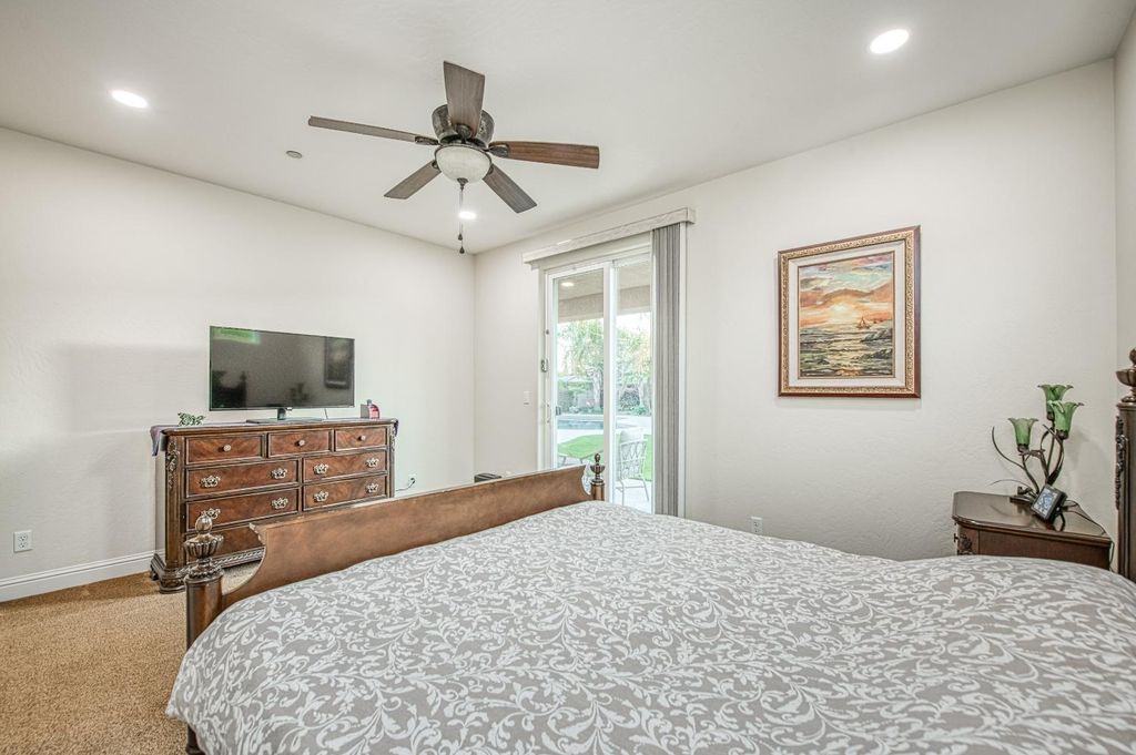 Image 34 of property listing at 10509 N Sierra Vista Avenue, Fresno, CA 93730