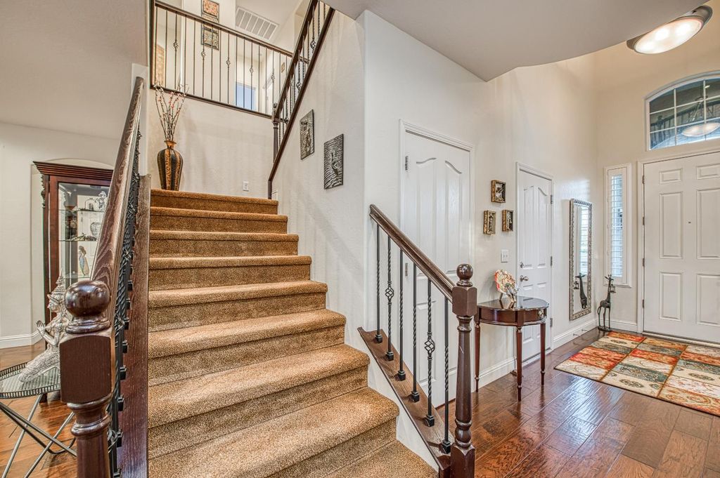 Image 36 of property listing at 10509 N Sierra Vista Avenue, Fresno, CA 93730