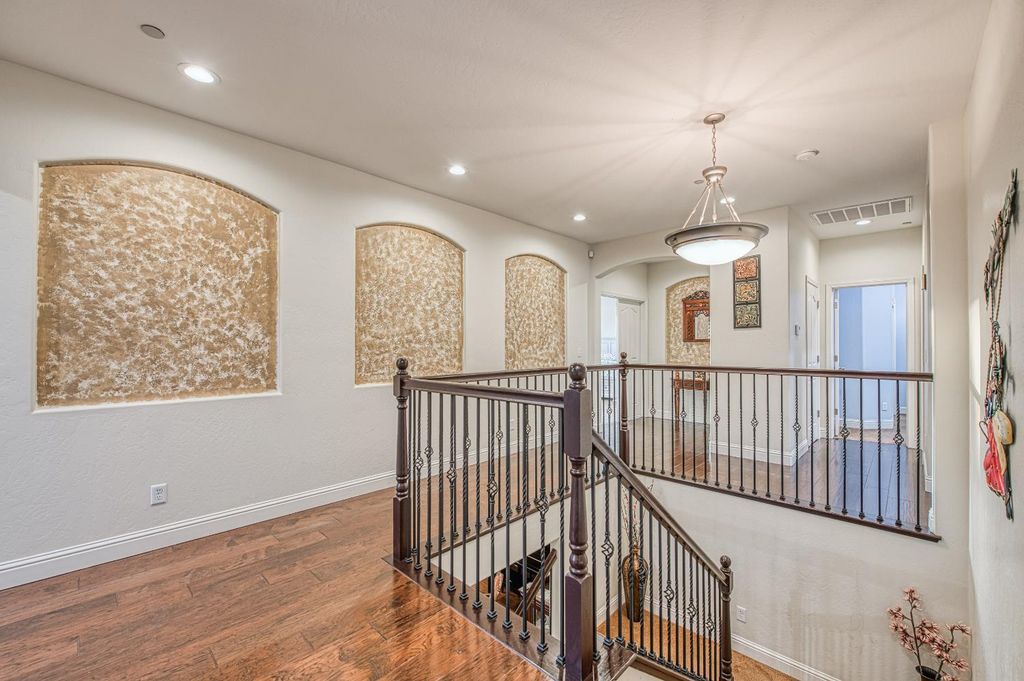 Image 37 of property listing at 10509 N Sierra Vista Avenue, Fresno, CA 93730