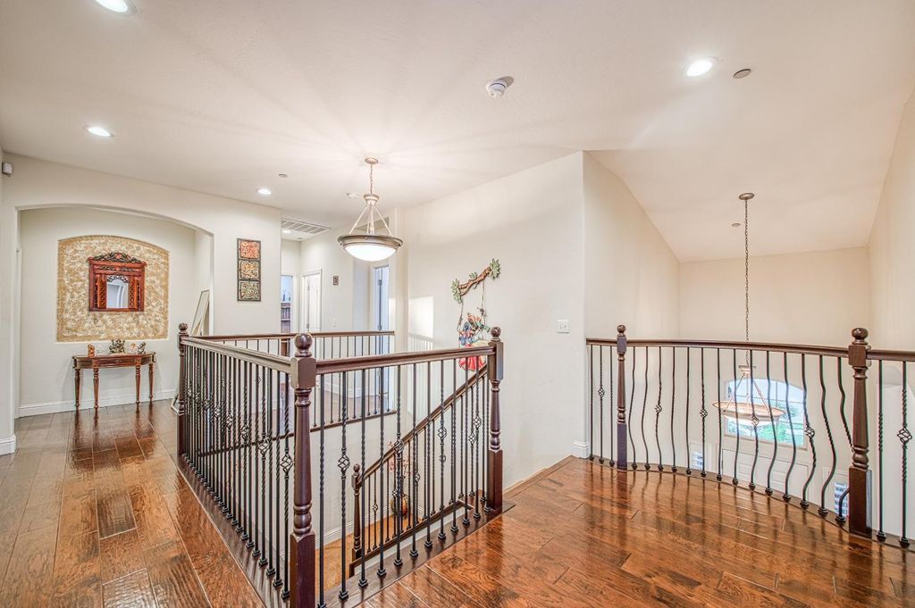 Image 38 of property listing at 10509 N Sierra Vista Avenue, Fresno, CA 93730