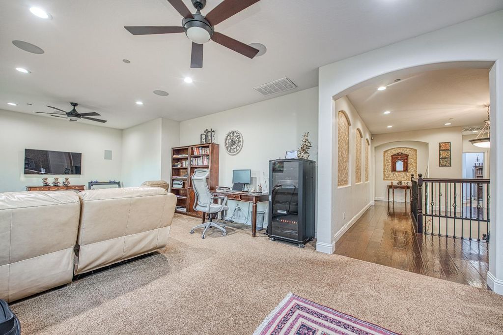 Image 40 of property listing at 10509 N Sierra Vista Avenue, Fresno, CA 93730