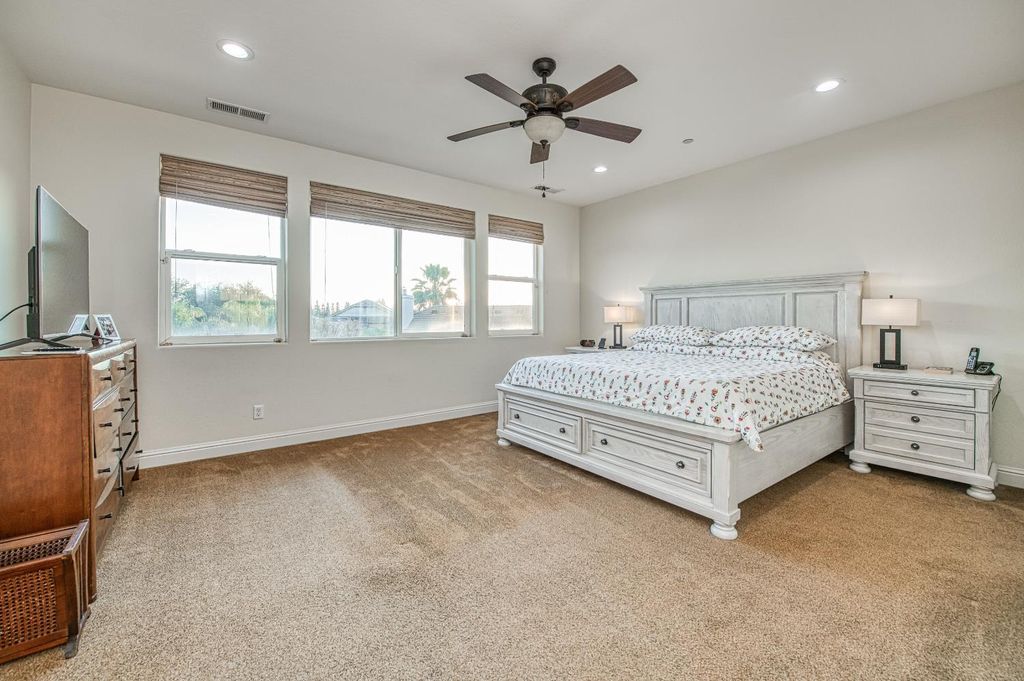 Image 43 of property listing at 10509 N Sierra Vista Avenue, Fresno, CA 93730