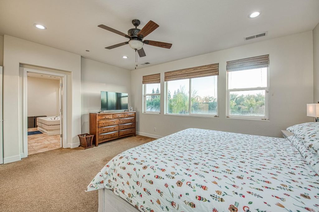 Image 44 of property listing at 10509 N Sierra Vista Avenue, Fresno, CA 93730