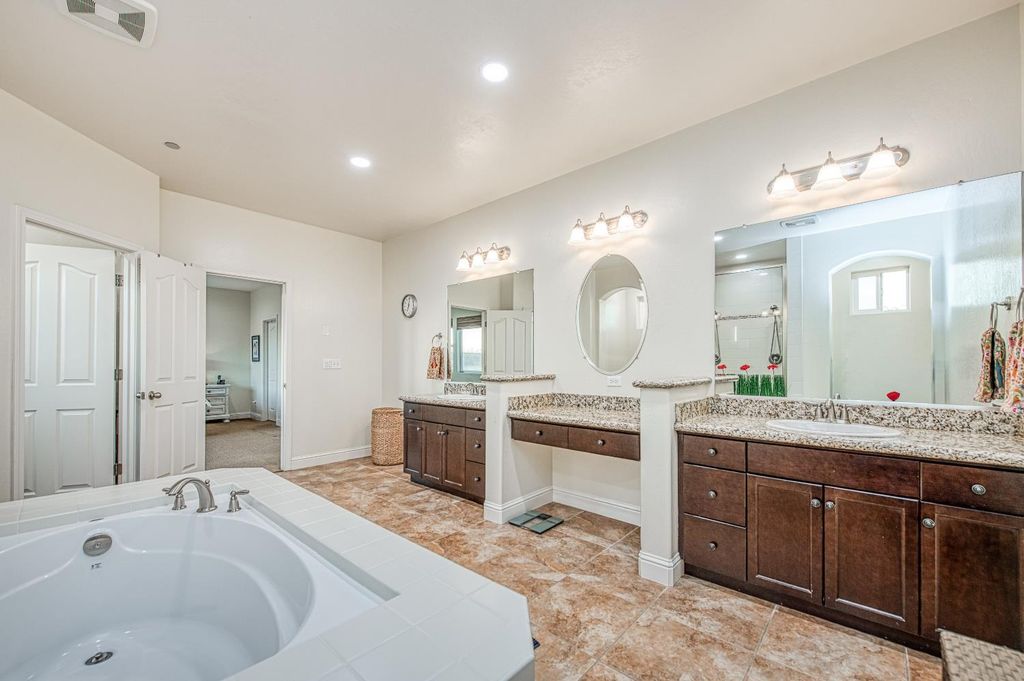 Image 48 of property listing at 10509 N Sierra Vista Avenue, Fresno, CA 93730