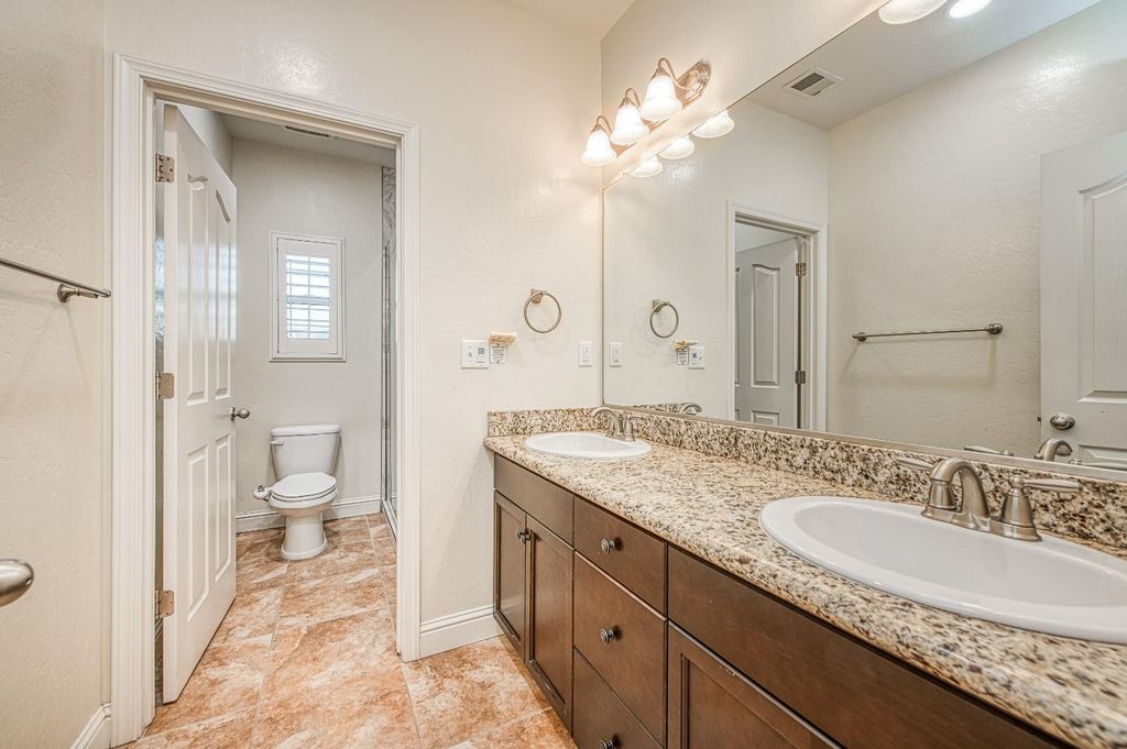 Image 50 of property listing at 10509 N Sierra Vista Avenue, Fresno, CA 93730