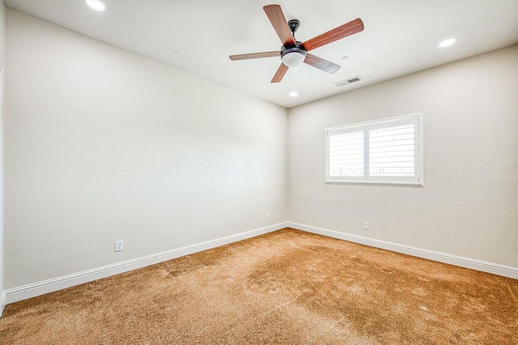 Image 54 of property listing at 10509 N Sierra Vista Avenue, Fresno, CA 93730