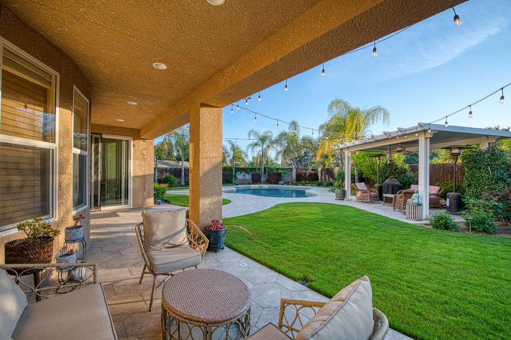 Image 56 of property listing at 10509 N Sierra Vista Avenue, Fresno, CA 93730