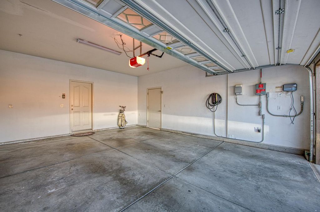 Image 69 of property listing at 10509 N Sierra Vista Avenue, Fresno, CA 93730