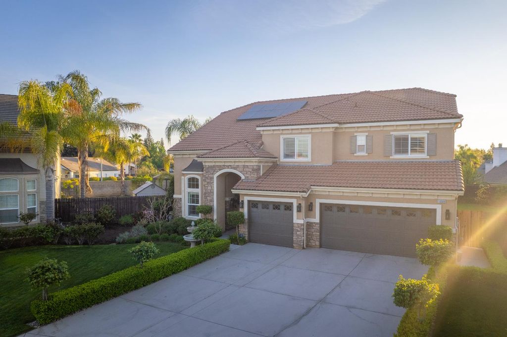 Image 7 of property listing at 10509 N Sierra Vista Avenue, Fresno, CA 93730