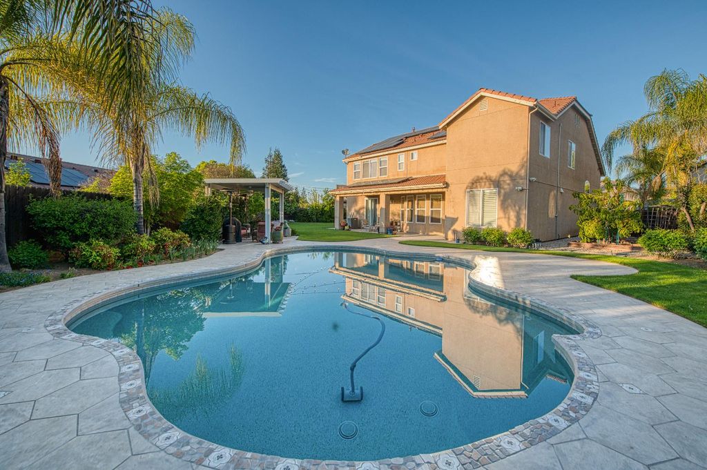 Image 73 of property listing at 10509 N Sierra Vista Avenue, Fresno, CA 93730