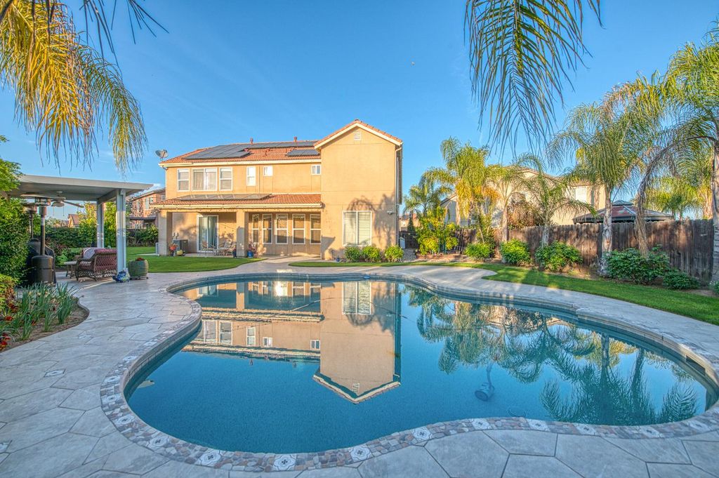 Image 74 of property listing at 10509 N Sierra Vista Avenue, Fresno, CA 93730