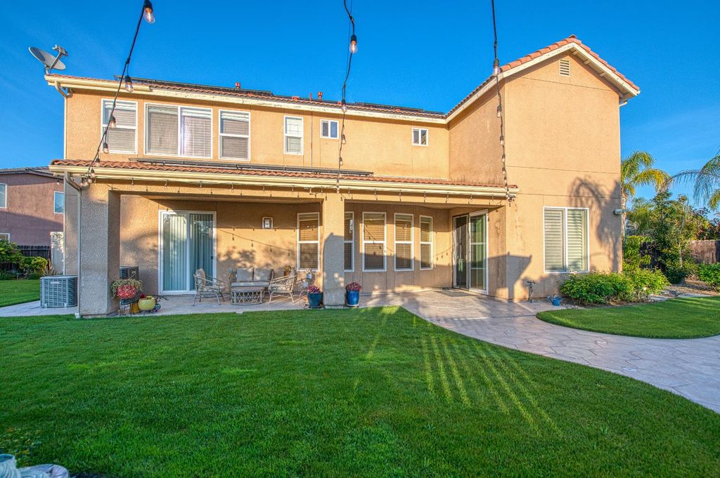 Image 75 of property listing at 10509 N Sierra Vista Avenue, Fresno, CA 93730