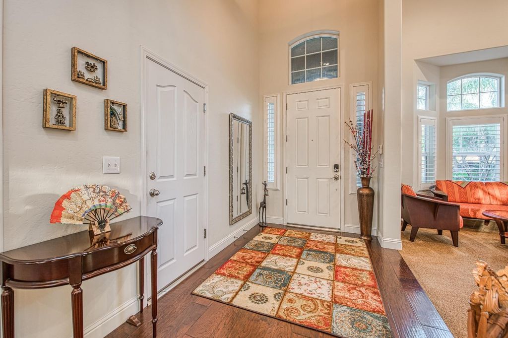 Image 8 of property listing at 10509 N Sierra Vista Avenue, Fresno, CA 93730