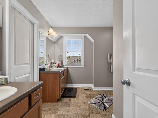 7201 Allenbrook Boulevard, Fort Wayne, IN 46835