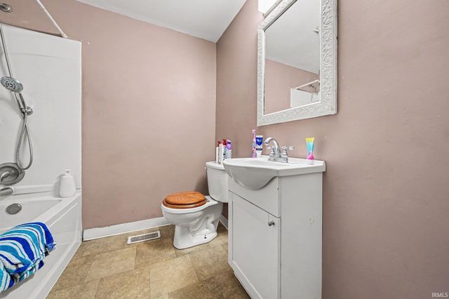 3121 Peddlers Village Road, Goshen, IN 46526