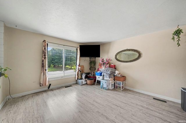 3121 Peddlers Village Road, Goshen, IN 46526